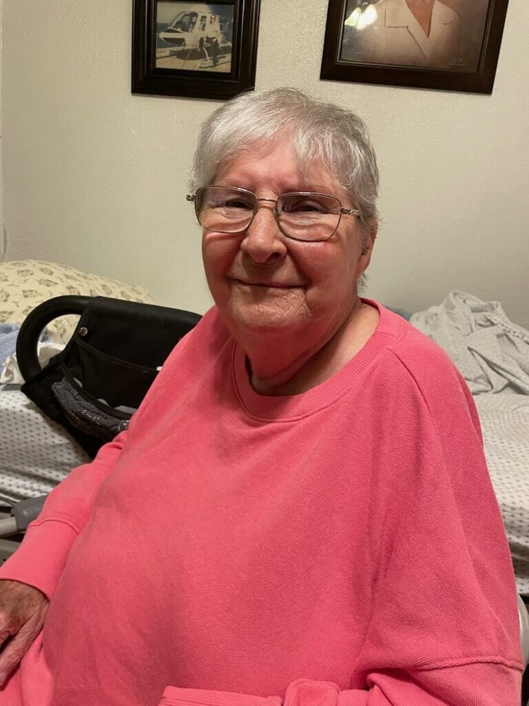 Claudia Mae Arnold - Photo 6